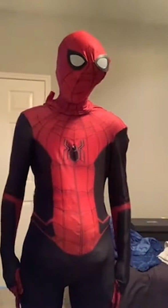 Variation du mème Spider-Man qui pointe — exemple 4